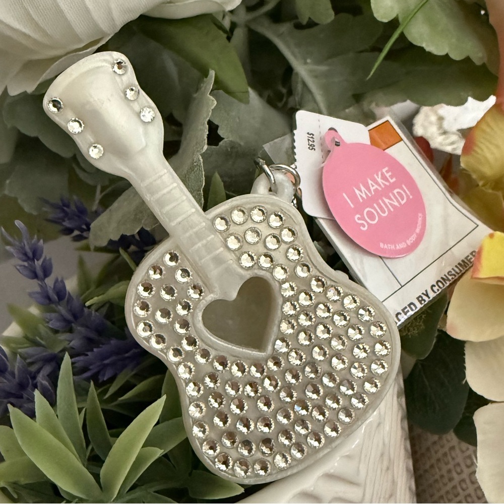 🆕🎸 BATH & BODY WORKS “BLING GUITAR” SOUND MAKING POCKETBAC HOLDER. BRAND NEW! - Picture 7 of 7